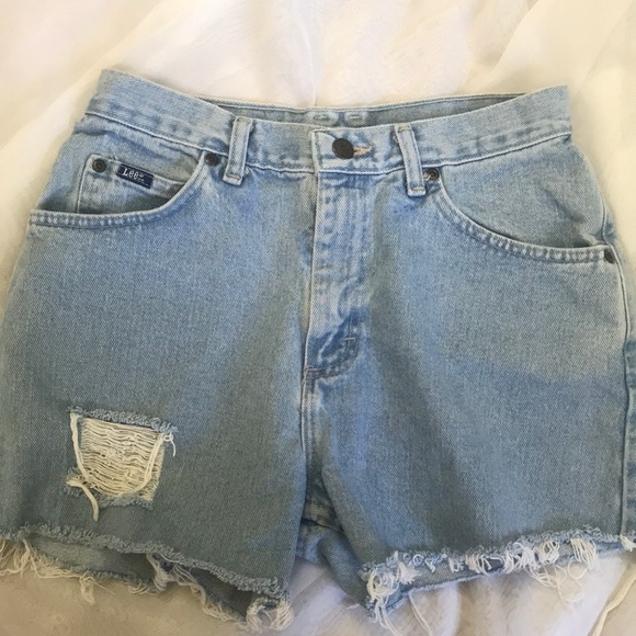 Lee high waisted distressed cutoffs Size 8P - Picture 3 of 6
